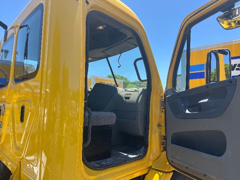 Day Cab Tractor-Heavy Duty Tractors-Freightliner-2019-Cascadia 11364ST-Medley-FL-270,207\n\t\tmiles-$ 44,250 - Image 12