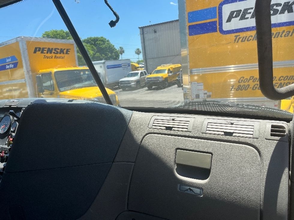 Day Cab Tractor-Heavy Duty Tractors-Freightliner-2019-Cascadia 11364ST-Medley-FL-270,207\n\t\tmiles-$ 44,250 - Image 13