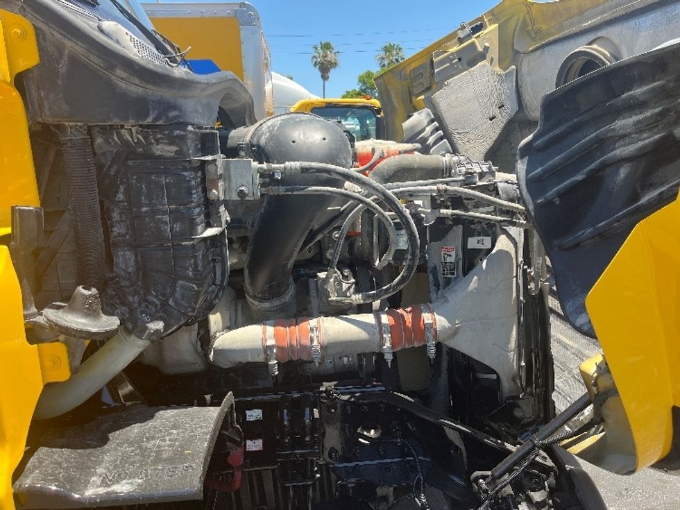 Day Cab Tractor-Heavy Duty Tractors-Freightliner-2019-Cascadia 11364ST-Medley-FL-270,207\n\t\tmiles-$ 44,250 - Image 15