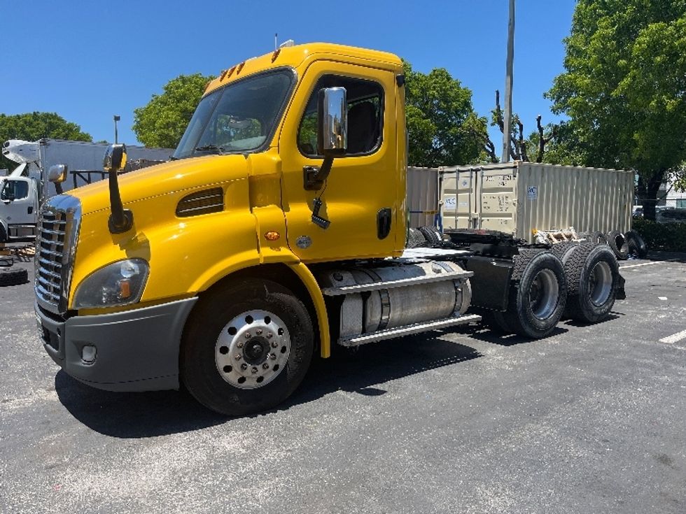 Day Cab Tractor-Heavy Duty Tractors-Freightliner-2019-Cascadia 11364ST-Medley-FL-270,207\n\t\tmiles-$ 44,250 - Image 4