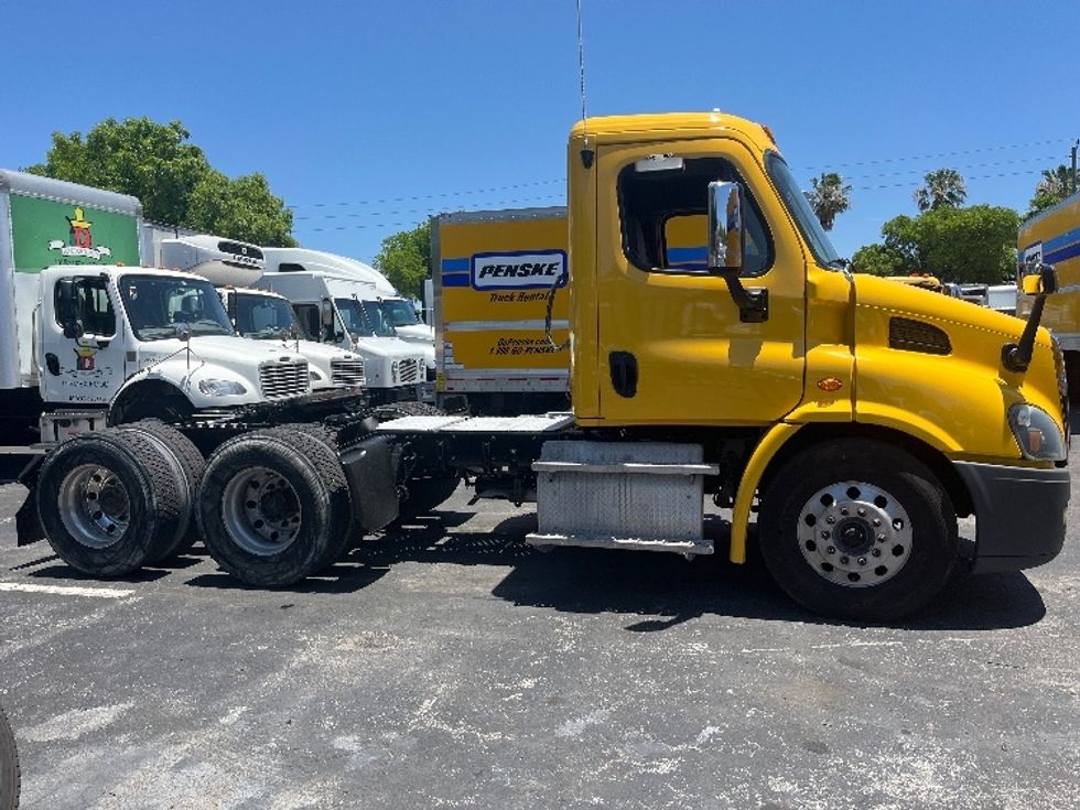 Day Cab Tractor-Heavy Duty Tractors-Freightliner-2019-Cascadia 11364ST-Medley-FL-270,207\n\t\tmiles-$ 44,250 - Image 8