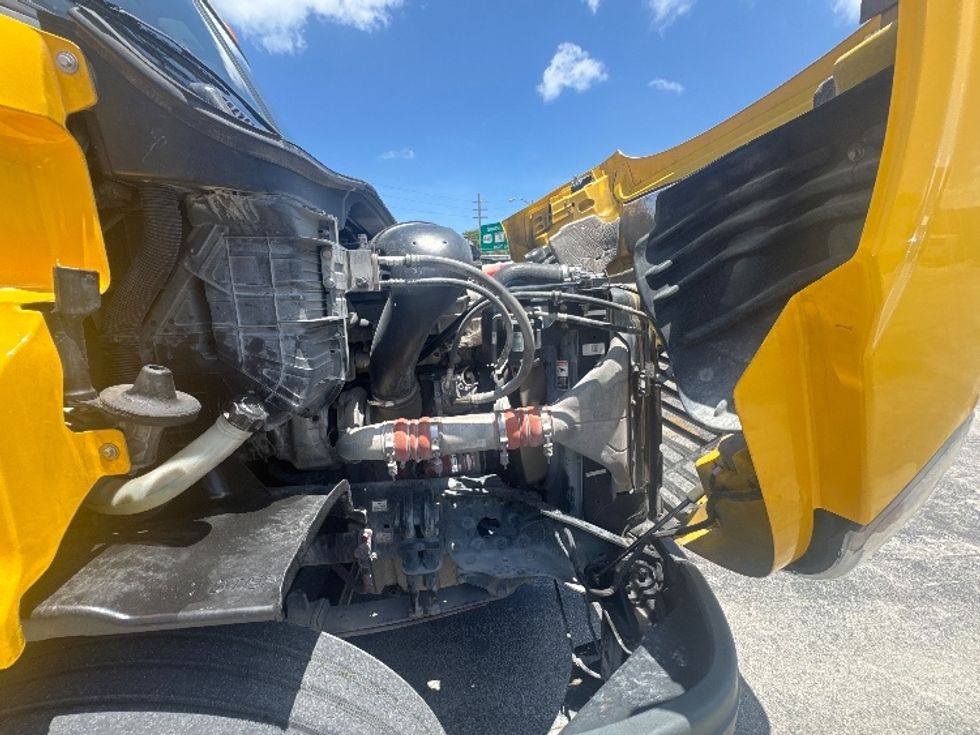 Day Cab Tractor-Heavy Duty Tractors-Freightliner-2019-Cascadia 11364ST-Medley-FL-395,804\n\t\tmiles-$ 37,250 - Image 14