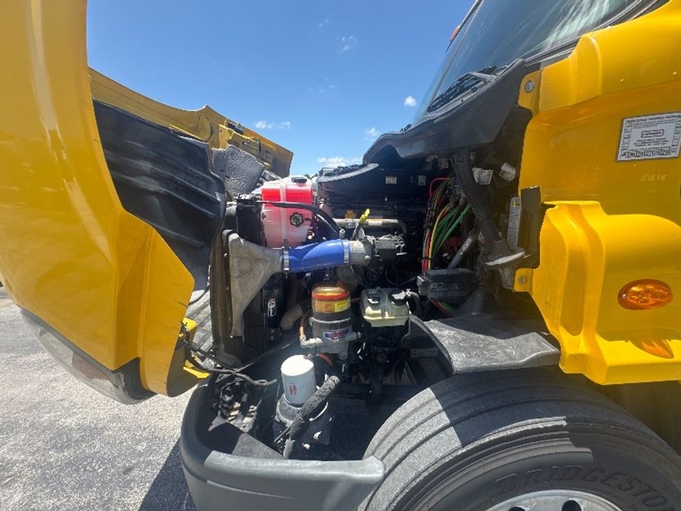 Day Cab Tractor-Heavy Duty Tractors-Freightliner-2019-Cascadia 11364ST-Medley-FL-395,804\n\t\tmiles-$ 37,250 - Image 15