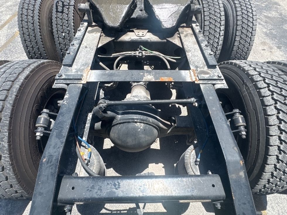 Day Cab Tractor-Heavy Duty Tractors-Freightliner-2019-Cascadia 11364ST-Medley-FL-395,804\n\t\tmiles-$ 37,250 - Image 16