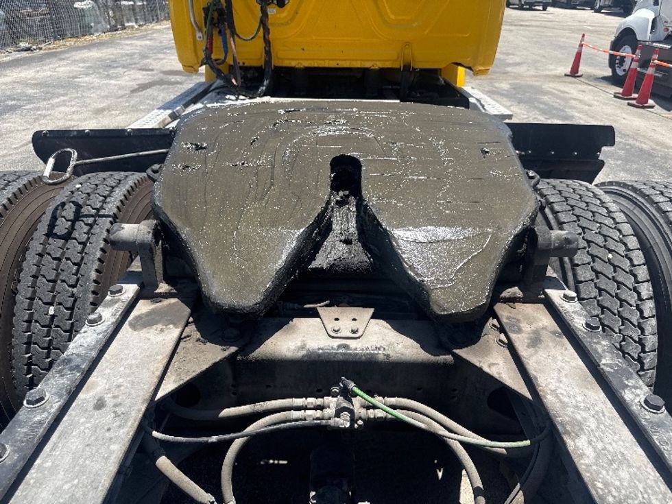 Day Cab Tractor-Heavy Duty Tractors-Freightliner-2019-Cascadia 11364ST-Medley-FL-395,804\n\t\tmiles-$ 37,250 - Image 17