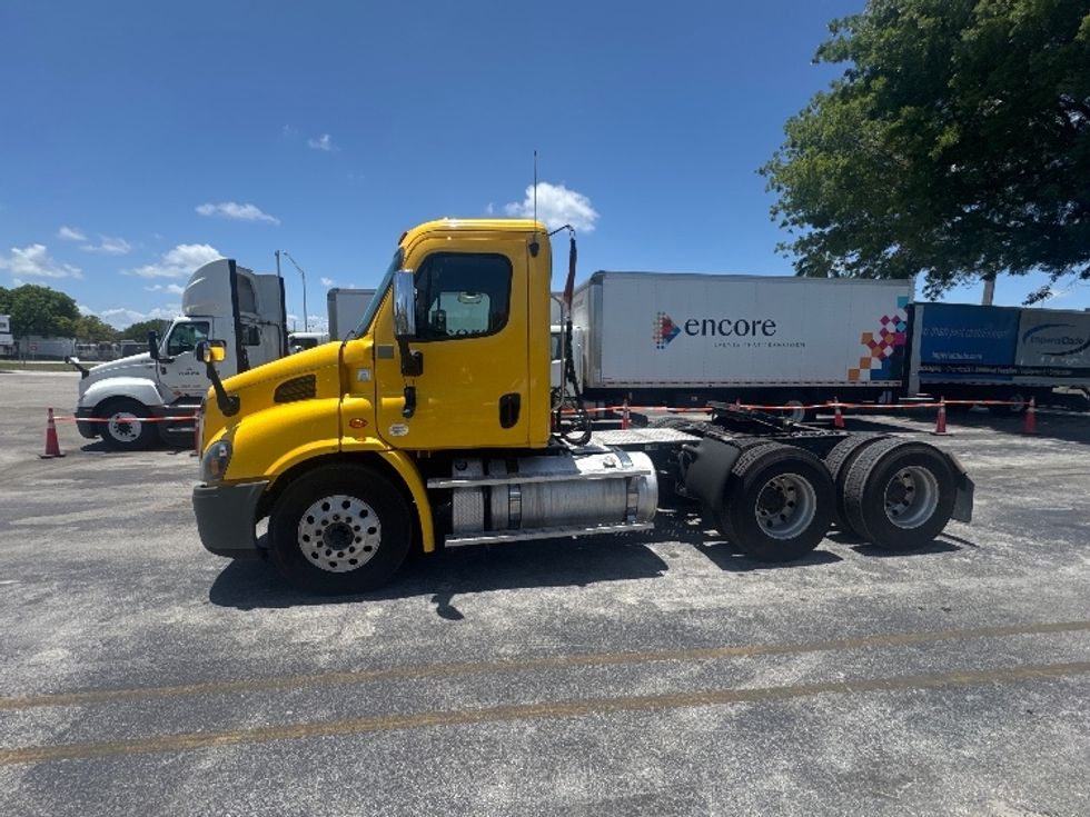 Day Cab Tractor-Heavy Duty Tractors-Freightliner-2019-Cascadia 11364ST-Medley-FL-395,804\n\t\tmiles-$ 37,250 - Image 4