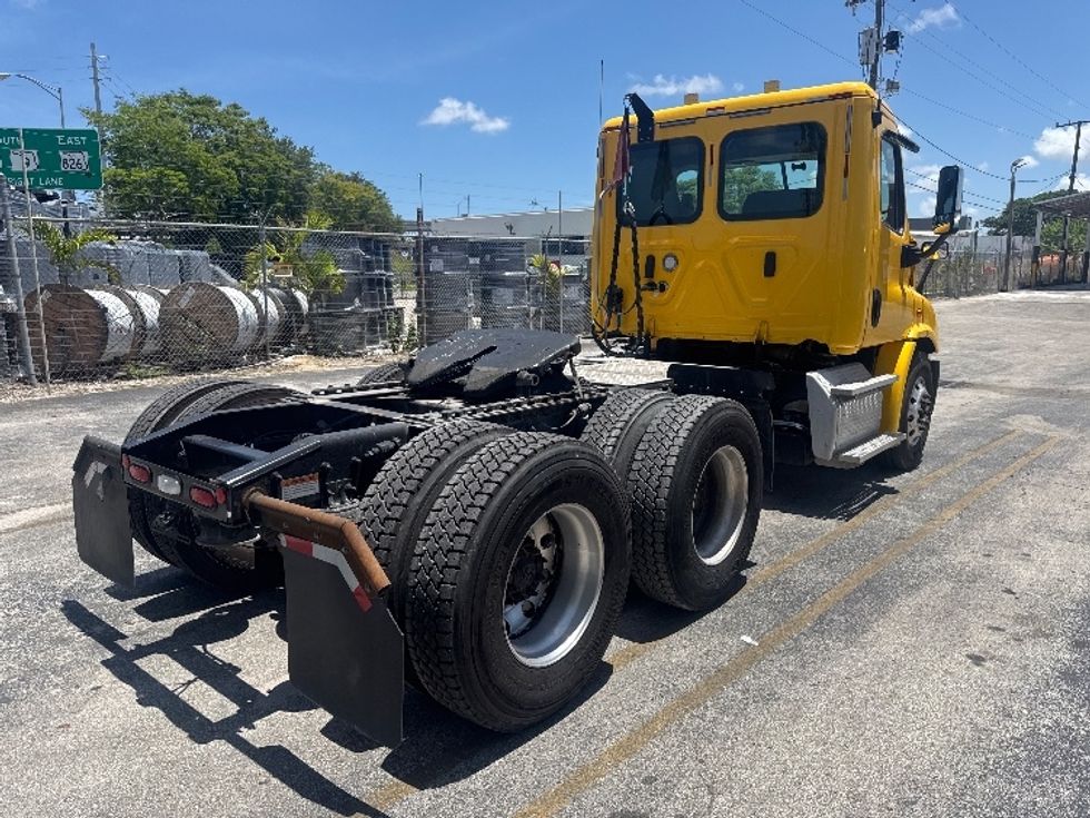 Day Cab Tractor-Heavy Duty Tractors-Freightliner-2019-Cascadia 11364ST-Medley-FL-395,804\n\t\tmiles-$ 37,250 - Image 6