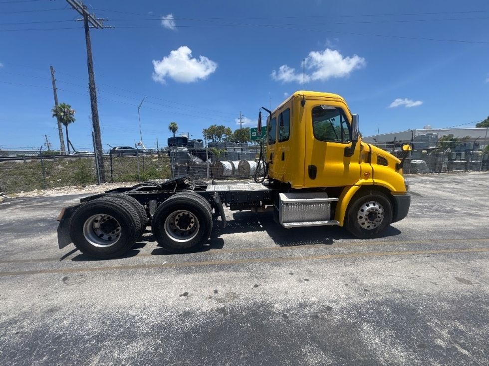 Day Cab Tractor-Heavy Duty Tractors-Freightliner-2019-Cascadia 11364ST-Medley-FL-395,804\n\t\tmiles-$ 37,250 - Image 7
