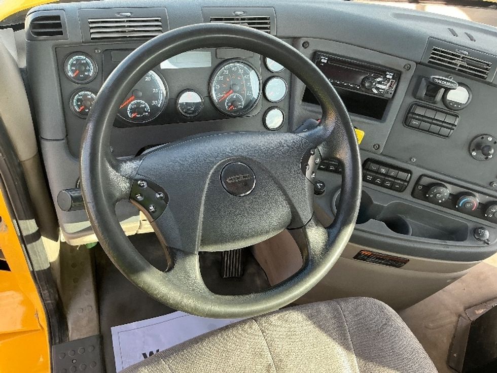 Day Cab Tractor-Heavy Duty Tractors-Freightliner-2019-Cascadia 11364ST-Medley-FL-422,542\n\t\tmiles-$ 32,500 - Image 11