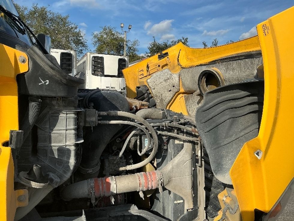 Day Cab Tractor-Heavy Duty Tractors-Freightliner-2019-Cascadia 11364ST-Medley-FL-422,542\n\t\tmiles-$ 32,500 - Image 15