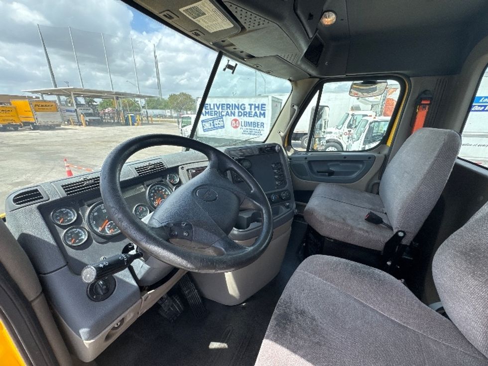 Day Cab Tractor-Heavy Duty Tractors-Freightliner-2019-Cascadia 11364ST-Medley-FL-477,000\n\t\tmiles-$ 32,500 - Image 10