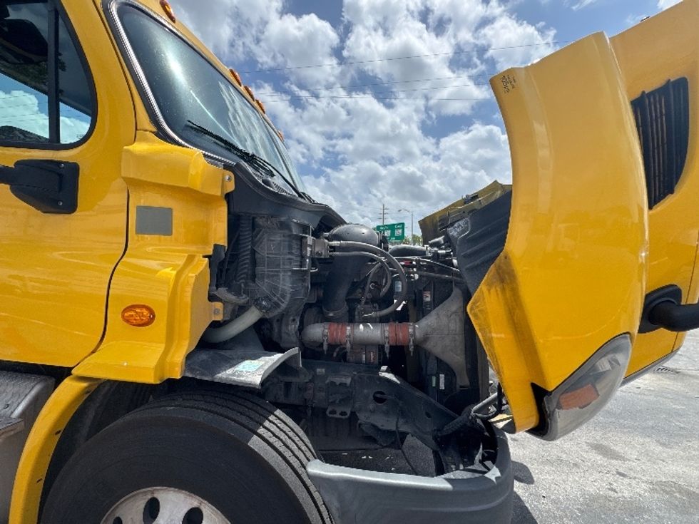 Day Cab Tractor-Heavy Duty Tractors-Freightliner-2019-Cascadia 11364ST-Medley-FL-477,000\n\t\tmiles-$ 32,500 - Image 15