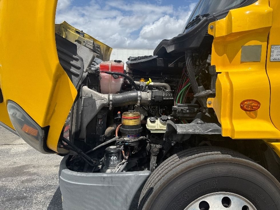 Day Cab Tractor-Heavy Duty Tractors-Freightliner-2019-Cascadia 11364ST-Medley-FL-477,000\n\t\tmiles-$ 32,500 - Image 16