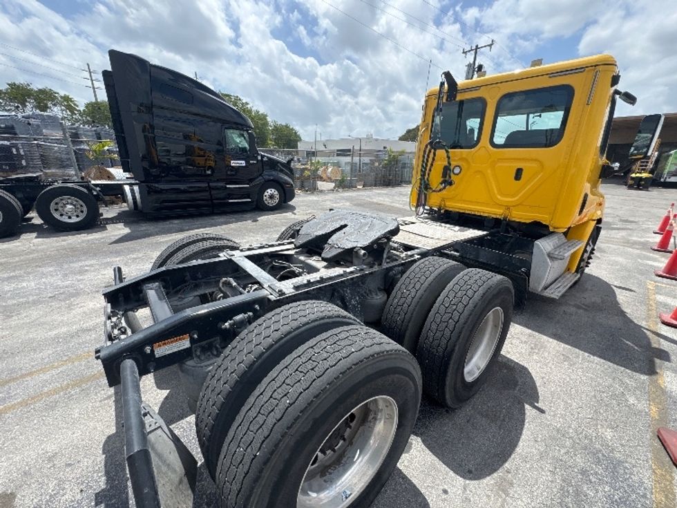 Day Cab Tractor-Heavy Duty Tractors-Freightliner-2019-Cascadia 11364ST-Medley-FL-477,000\n\t\tmiles-$ 32,500 - Image 17