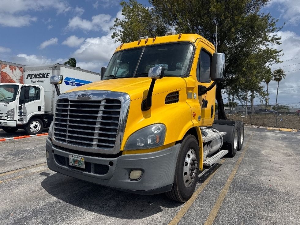 Day Cab Tractor-Heavy Duty Tractors-Freightliner-2019-Cascadia 11364ST-Medley-FL-477,000\n\t\tmiles-$ 32,500 - Image 3