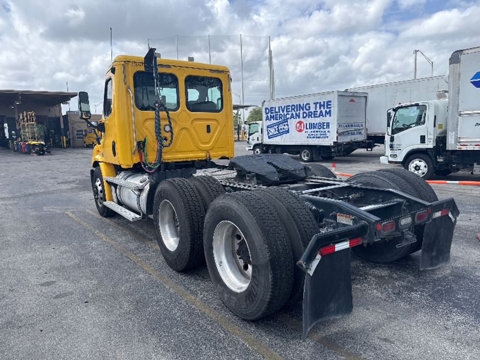 Day Cab Tractor-Heavy Duty Tractors-Freightliner-2019-Cascadia 11364ST-Medley-FL-477,000\n\t\tmiles-$ 32,500 - Image 5