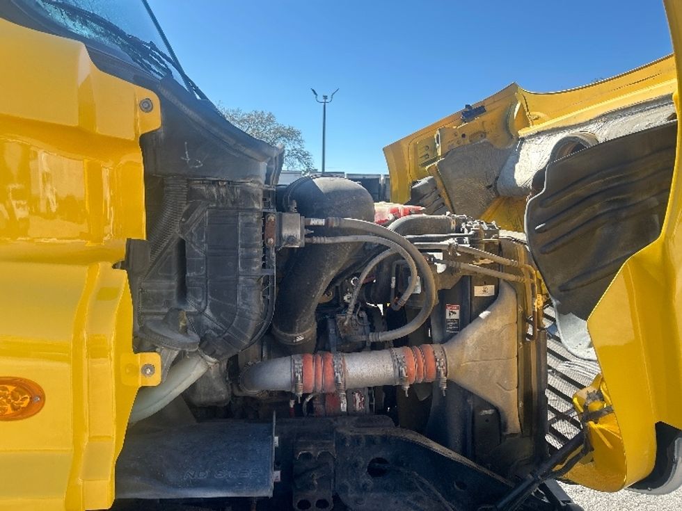 Day Cab Tractor-Heavy Duty Tractors-Freightliner-2019-Cascadia 11364ST-Medley-FL-487,495\n\t\tmiles-$ 27,750 - Image 14