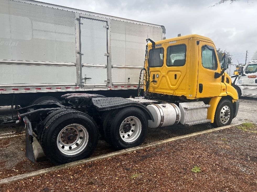 Day Cab Tractor-Heavy Duty Tractors-Freightliner-2019-Cascadia 11364ST-Medley-FL-487,495\n\t\tmiles-$ 27,750 - Image 7
