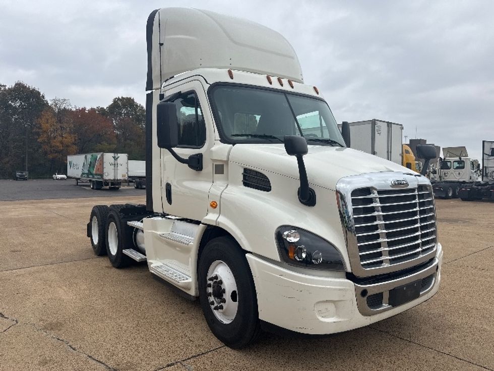 Day Cab Tractor-Heavy Duty Tractors-Freightliner-2019-Cascadia 11364ST-Memphis-TN-118,000\n\t\tmiles-$ 53,000 - Image 1