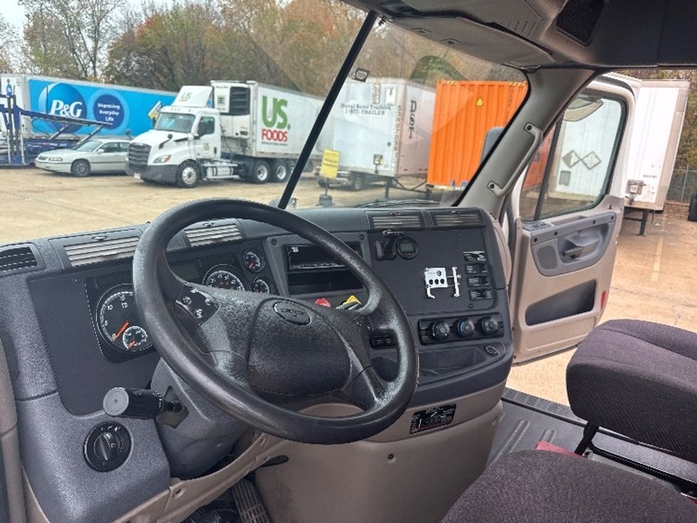 Day Cab Tractor-Heavy Duty Tractors-Freightliner-2019-Cascadia 11364ST-Memphis-TN-118,000\n\t\tmiles-$ 53,000 - Image 10