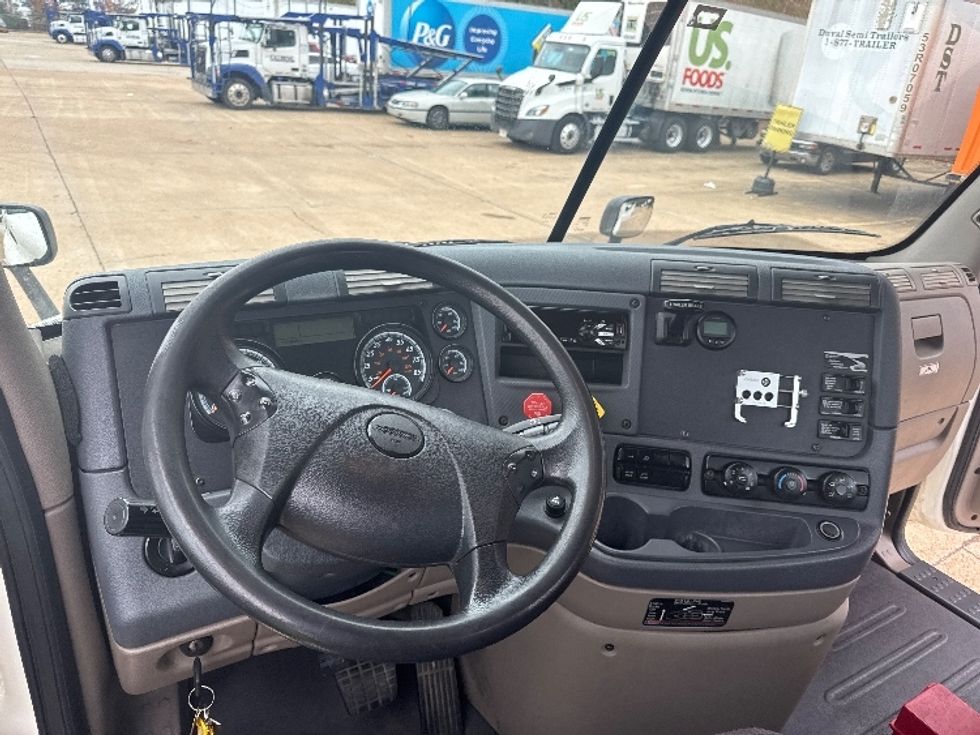 Day Cab Tractor-Heavy Duty Tractors-Freightliner-2019-Cascadia 11364ST-Memphis-TN-118,000\n\t\tmiles-$ 53,000 - Image 11