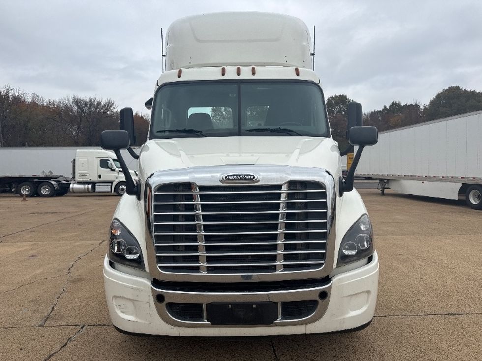 Day Cab Tractor-Heavy Duty Tractors-Freightliner-2019-Cascadia 11364ST-Memphis-TN-118,000\n\t\tmiles-$ 53,000 - Image 2