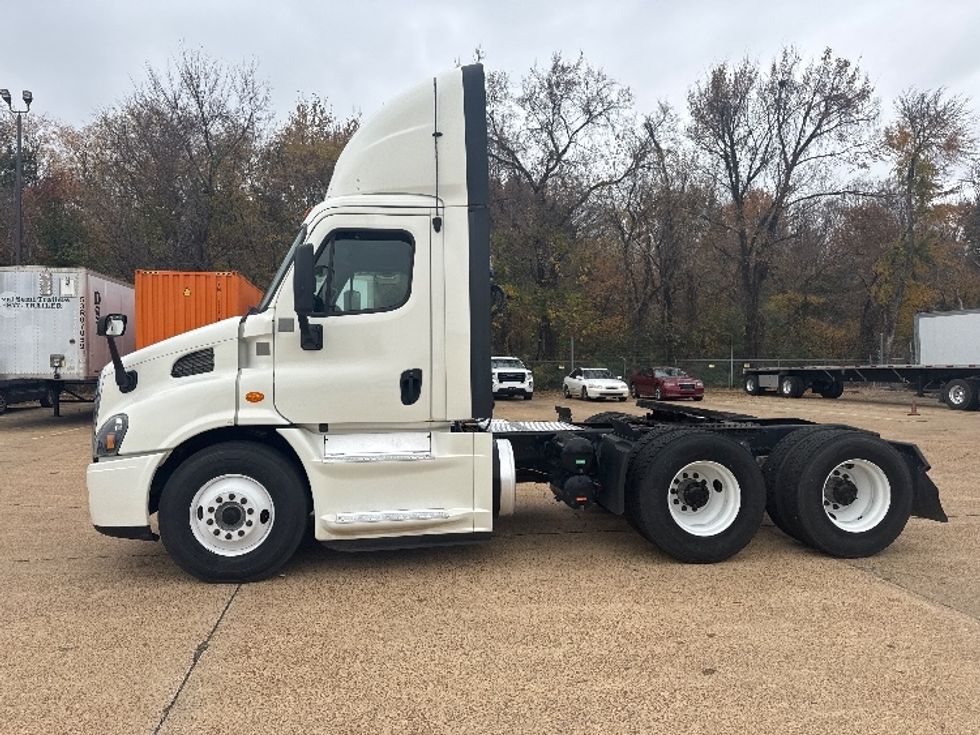 Day Cab Tractor-Heavy Duty Tractors-Freightliner-2019-Cascadia 11364ST-Memphis-TN-118,000\n\t\tmiles-$ 53,000 - Image 4