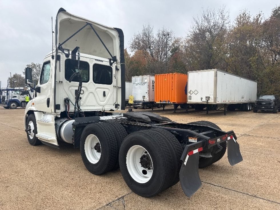 Day Cab Tractor-Heavy Duty Tractors-Freightliner-2019-Cascadia 11364ST-Memphis-TN-118,000\n\t\tmiles-$ 53,000 - Image 5