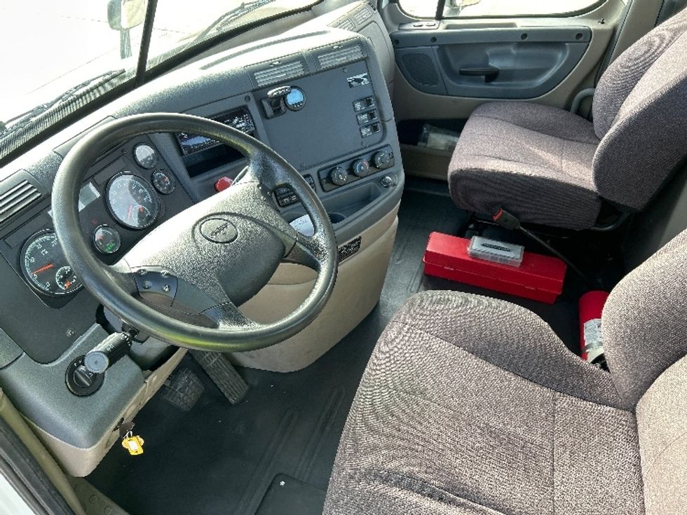 Day Cab Tractor-Heavy Duty Tractors-Freightliner-2019-Cascadia 11364ST-Memphis-TN-121,389\n\t\tmiles-$ 53,000 - Image 10