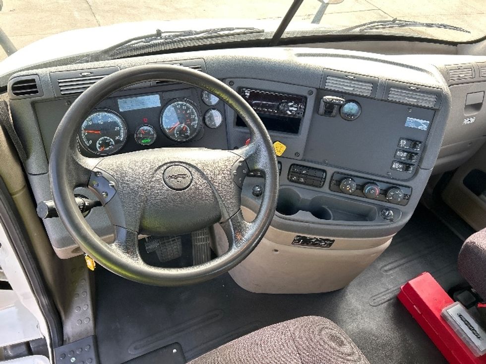 Day Cab Tractor-Heavy Duty Tractors-Freightliner-2019-Cascadia 11364ST-Memphis-TN-121,389\n\t\tmiles-$ 53,000 - Image 11