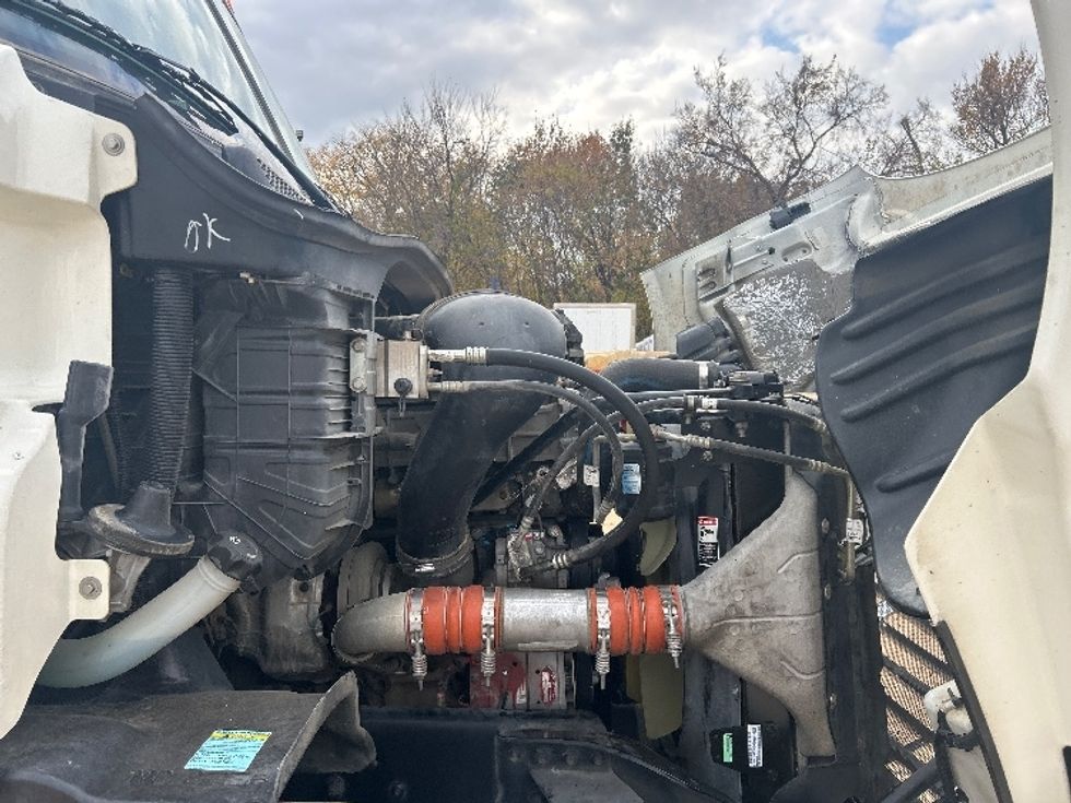 Day Cab Tractor-Heavy Duty Tractors-Freightliner-2019-Cascadia 11364ST-Memphis-TN-121,389\n\t\tmiles-$ 53,000 - Image 15