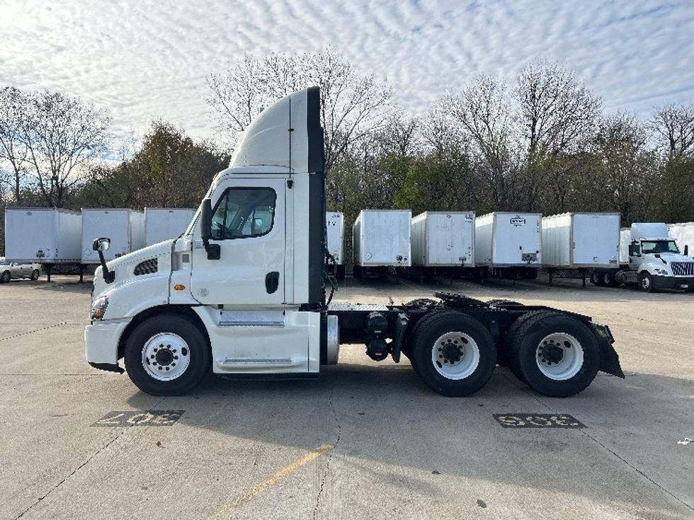Day Cab Tractor-Heavy Duty Tractors-Freightliner-2019-Cascadia 11364ST-Memphis-TN-121,389\n\t\tmiles-$ 53,000 - Image 4
