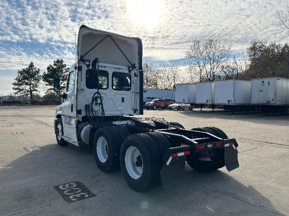 Day Cab Tractor-Heavy Duty Tractors-Freightliner-2019-Cascadia 11364ST-Memphis-TN-121,389\n\t\tmiles-$ 53,000 - Image 5