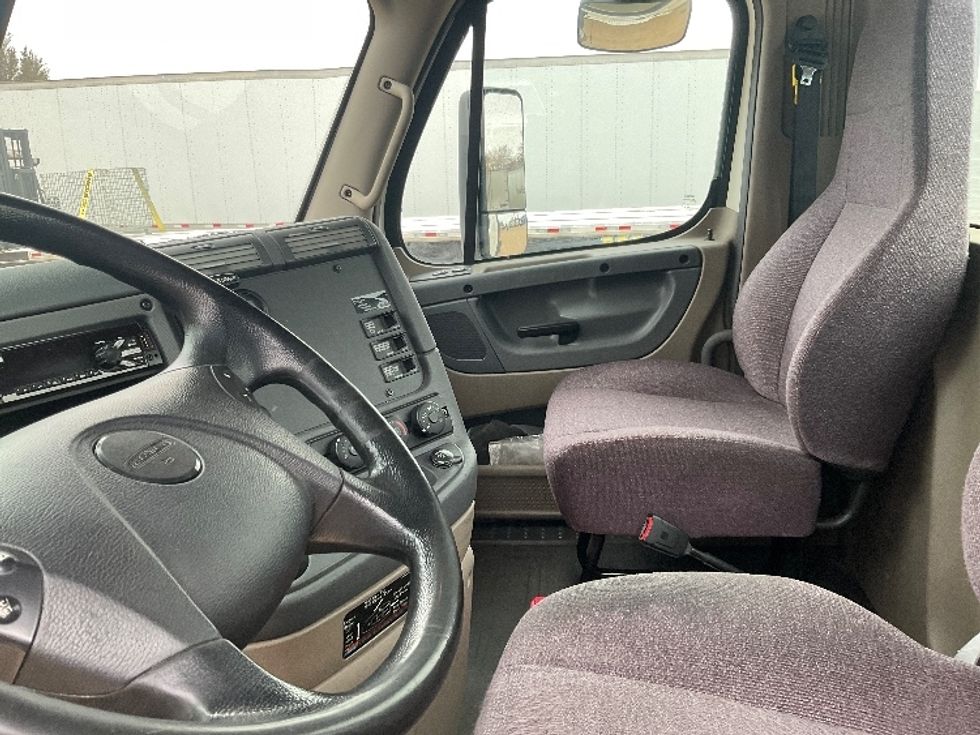 Day Cab Tractor-Heavy Duty Tractors-Freightliner-2019-Cascadia 11364ST-Memphis-TN-139,571\n\t\tmiles-$ 53,000 - Image 10