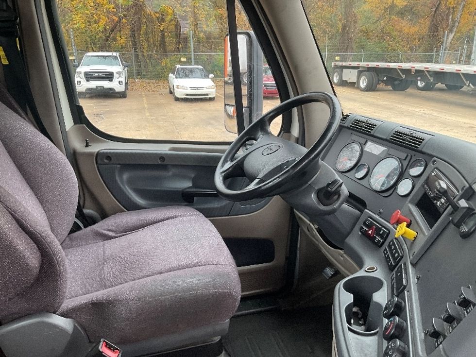 Day Cab Tractor-Heavy Duty Tractors-Freightliner-2019-Cascadia 11364ST-Memphis-TN-139,571\n\t\tmiles-$ 53,000 - Image 14