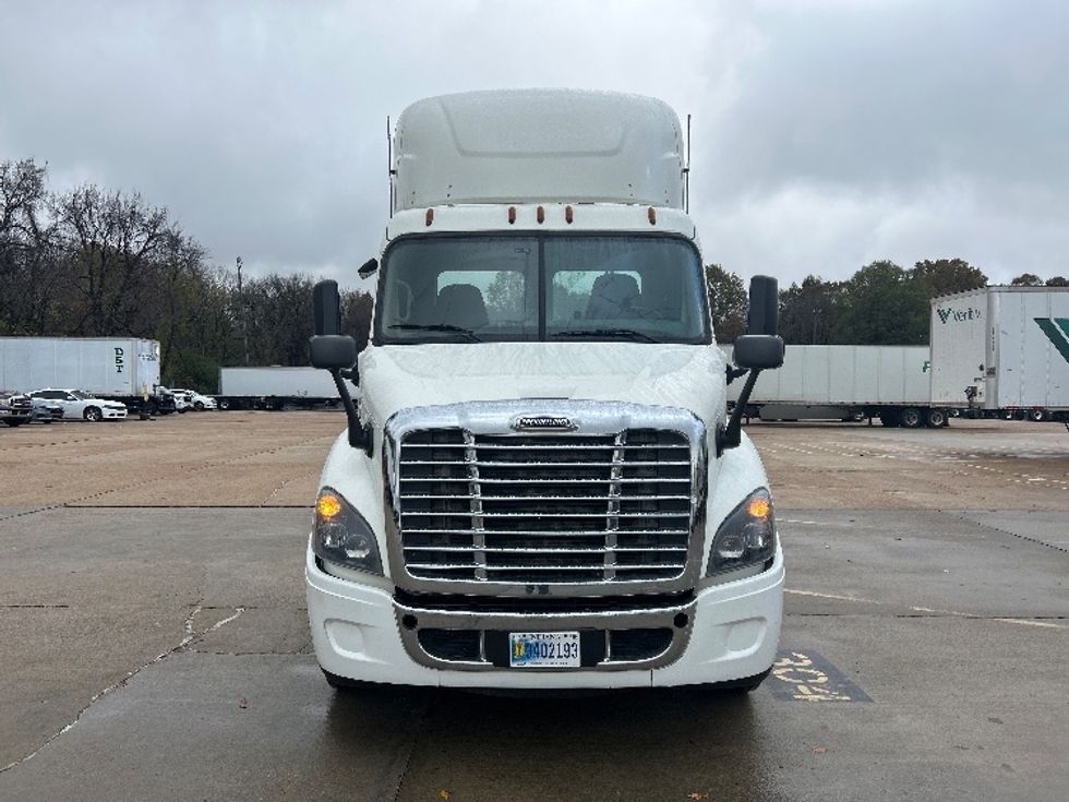Day Cab Tractor-Heavy Duty Tractors-Freightliner-2019-Cascadia 11364ST-Memphis-TN-139,571\n\t\tmiles-$ 53,000 - Image 2