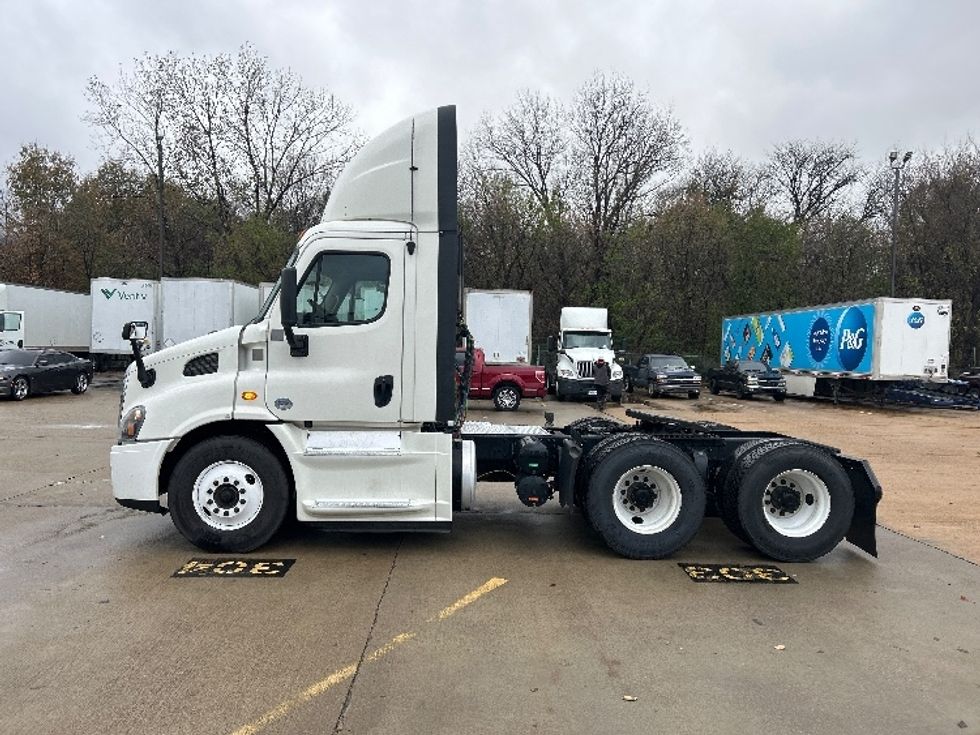 Day Cab Tractor-Heavy Duty Tractors-Freightliner-2019-Cascadia 11364ST-Memphis-TN-139,571\n\t\tmiles-$ 53,000 - Image 4