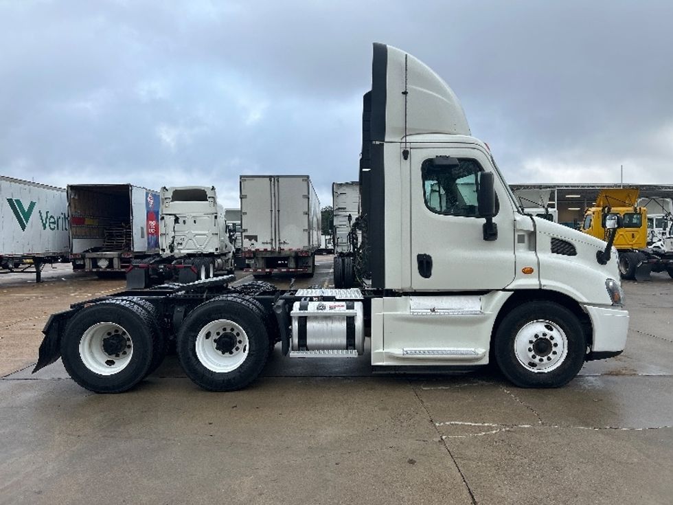 Day Cab Tractor-Heavy Duty Tractors-Freightliner-2019-Cascadia 11364ST-Memphis-TN-139,571\n\t\tmiles-$ 53,000 - Image 8