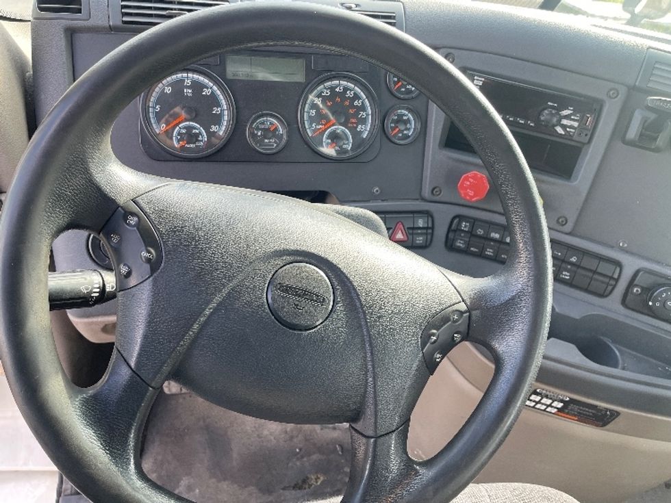 Day Cab Tractor-Heavy Duty Tractors-Freightliner-2019-Cascadia 11364ST-Middlefield-OH-350,111\n\t\tmiles-$ 43,750 - Image 11