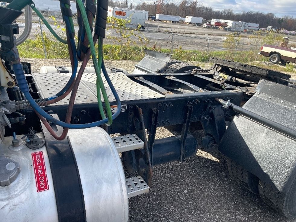 Day Cab Tractor-Heavy Duty Tractors-Freightliner-2019-Cascadia 11364ST-Middlefield-OH-350,111\n\t\tmiles-$ 43,750 - Image 17