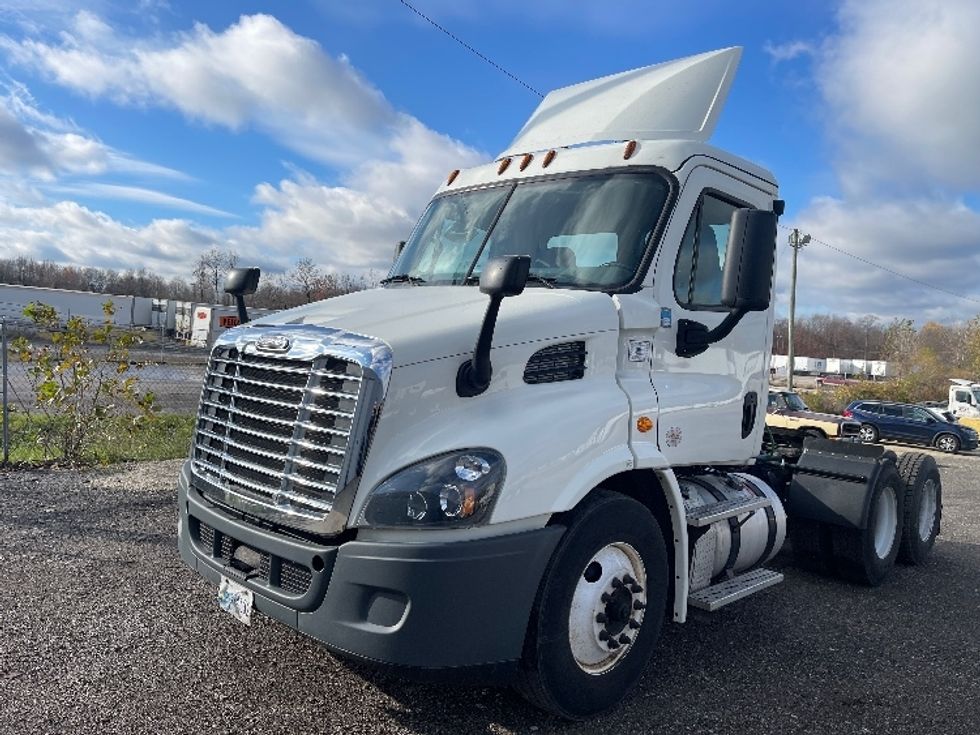 Day Cab Tractor-Heavy Duty Tractors-Freightliner-2019-Cascadia 11364ST-Middlefield-OH-350,111\n\t\tmiles-$ 43,750 - Image 3
