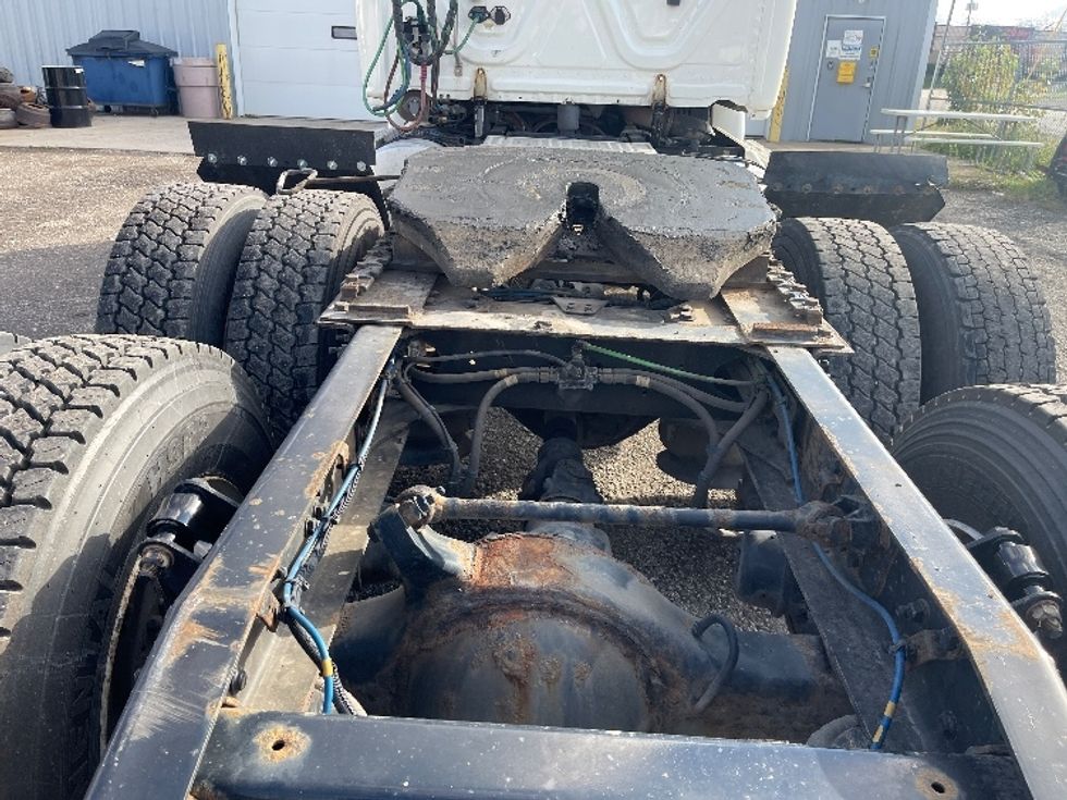 Day Cab Tractor-Heavy Duty Tractors-Freightliner-2019-Cascadia 11364ST-Middlefield-OH-350,111\n\t\tmiles-$ 43,750 - Image 6