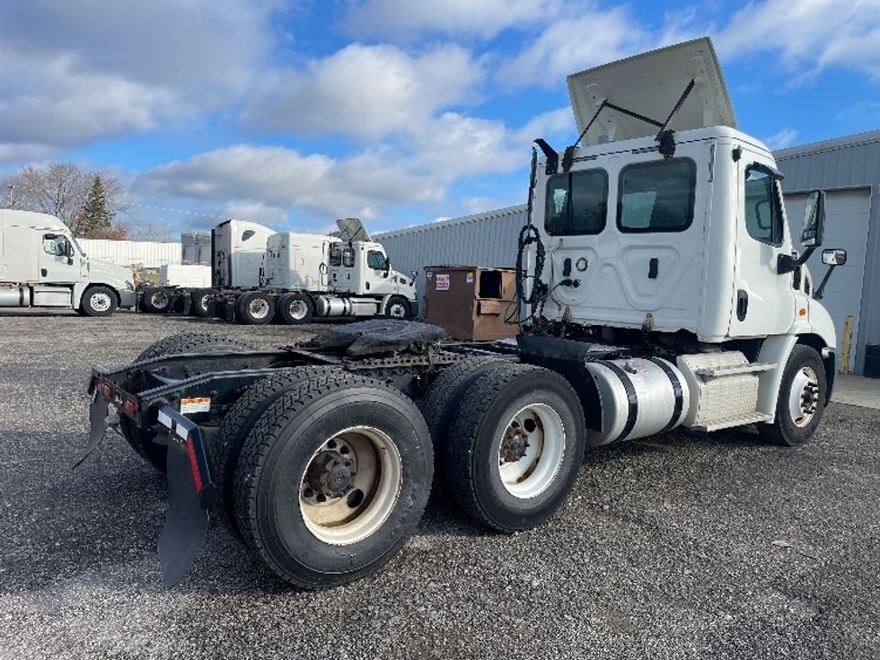 Day Cab Tractor-Heavy Duty Tractors-Freightliner-2019-Cascadia 11364ST-Middlefield-OH-350,111\n\t\tmiles-$ 43,750 - Image 7