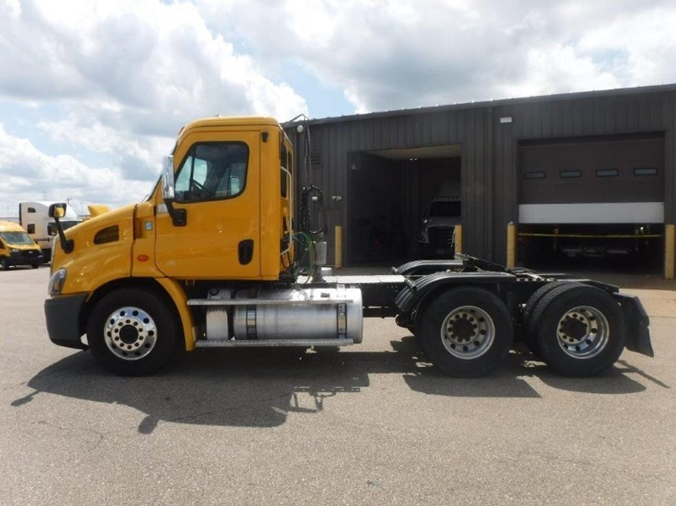 Day Cab Tractor-Heavy Duty Tractors-Freightliner-2019-Cascadia 11364ST-Milwaukee-WI-316,800\n\t\tmiles-$ 39,500 - Image 7