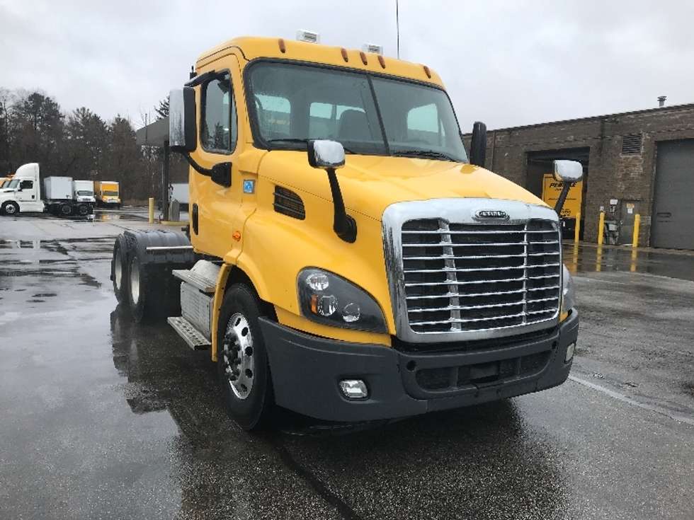 Day Cab Tractor-Heavy Duty Tractors-Freightliner-2019-Cascadia 11364ST-Milwaukee-WI-487,755
miles-$ 33,250