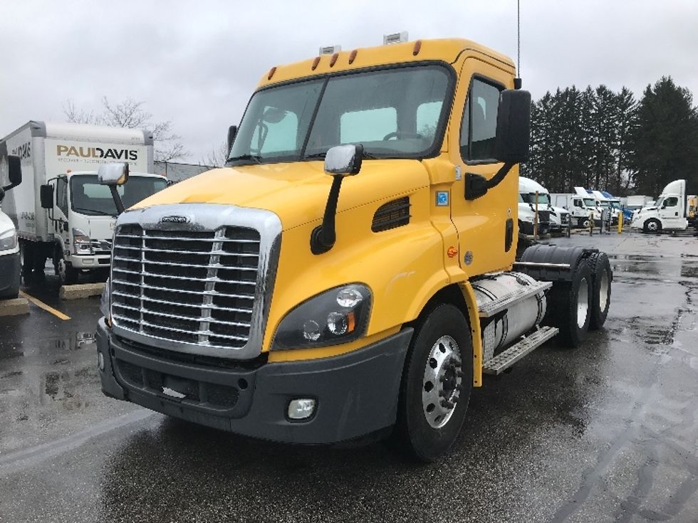 Day Cab Tractor-Heavy Duty Tractors-Freightliner-2019-Cascadia 11364ST-Milwaukee-WI-487,755\n\t\tmiles-$ 33,250 - Image 3