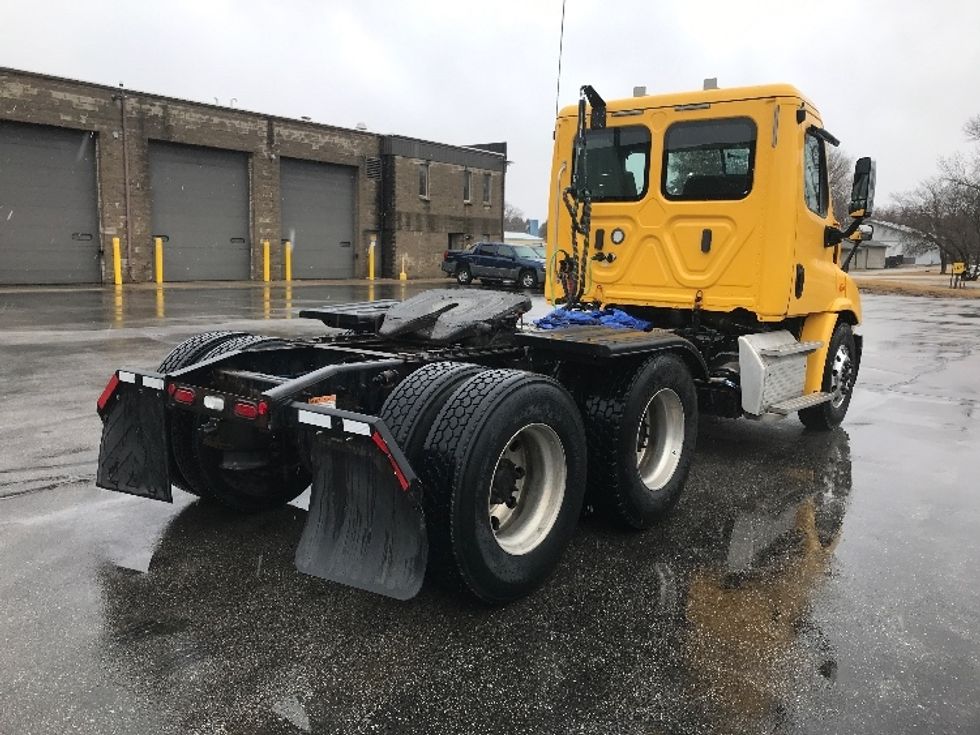 Day Cab Tractor-Heavy Duty Tractors-Freightliner-2019-Cascadia 11364ST-Milwaukee-WI-487,755\n\t\tmiles-$ 33,250 - Image 7