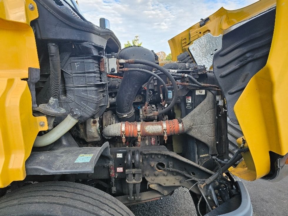 Day Cab Tractor-Heavy Duty Tractors-Freightliner-2019-Cascadia 11364ST-Monmouth Junction-NJ-406,252\n\t\tmiles-$ 29,500 - Image 15