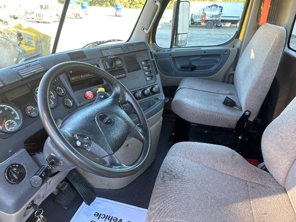 Day Cab Tractor-Heavy Duty Tractors-Freightliner-2019-Cascadia 11364ST-Mount Juliet-TN-486,383\n\t\tmiles-$ 38,500 - Image 10