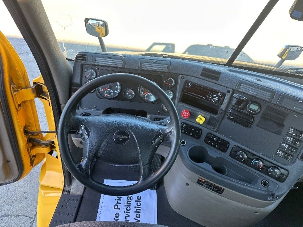 Day Cab Tractor-Heavy Duty Tractors-Freightliner-2019-Cascadia 11364ST-Mount Juliet-TN-486,383\n\t\tmiles-$ 38,500 - Image 11